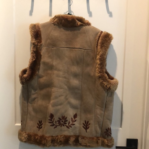 Vest - Picture 6 of 7